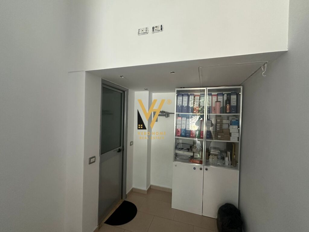 OFFICE 21 M2 FOR RENT ON ISLAM ALLA STREET 45,000 LEKE
