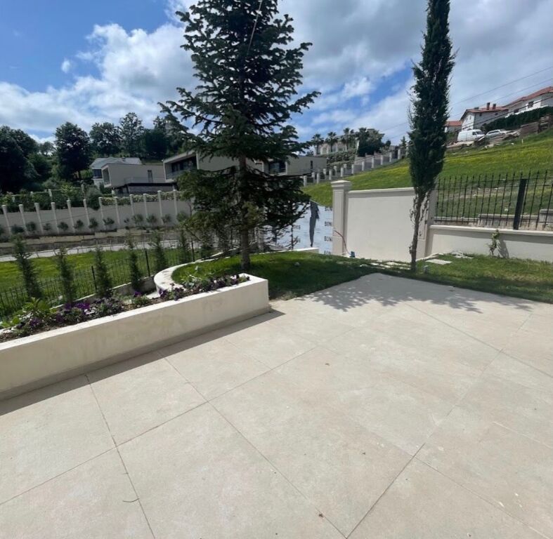 🏡 Vilë Luksoze në Shitje me 2 Pishina – Mjull-Bathore