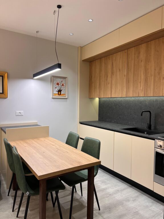 Jepet Me Qera Apartament 2+1+2 Tualete + 1 Post Parkimi + 1 Ballkon
