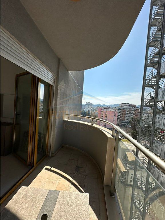 Qira, Apartament 2+1, Blloku, Tiranë.
