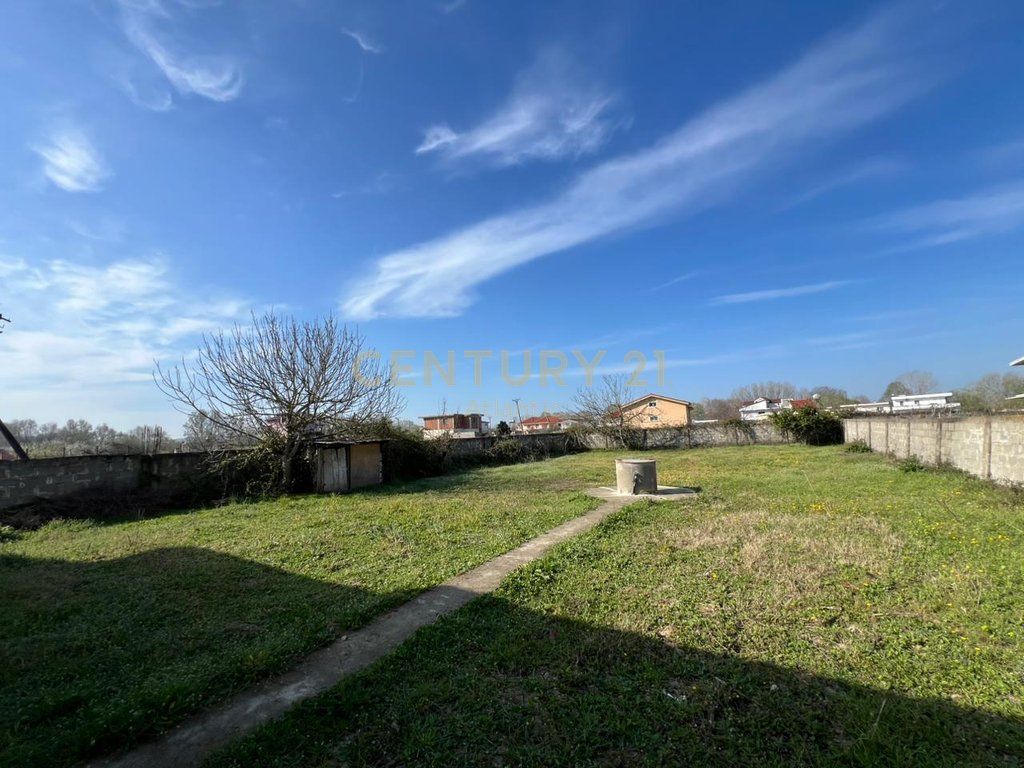 PRIVATE HOUSE FOR SALE NEAR THE CENTER IN SHIJAK !