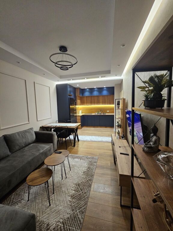 Apartament 1+1 ne shitje, Liqeni i Thate prane Radisson