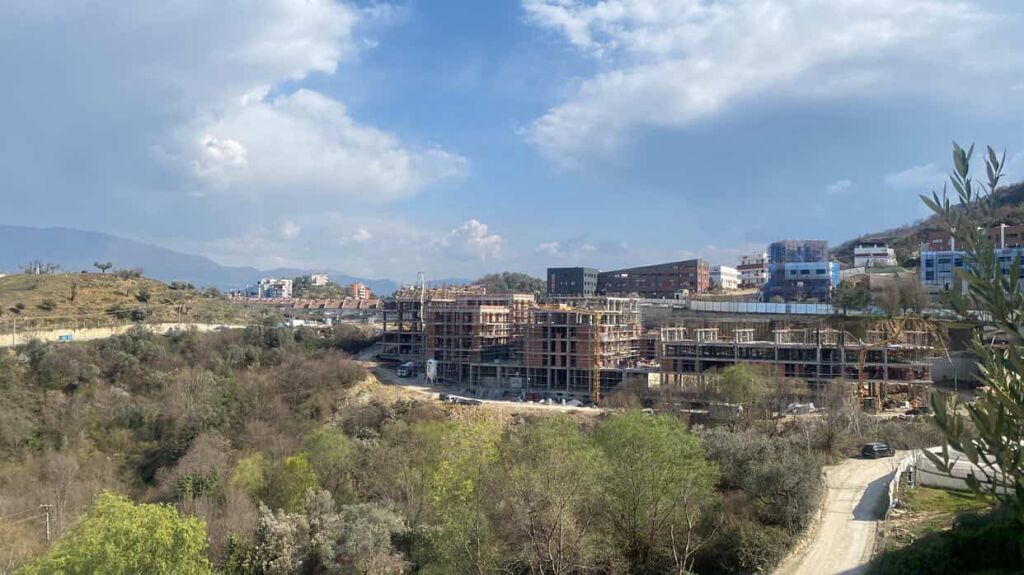 Apartament 2+1 per Shitje . Blloku Residencial "Kodra Diellit"