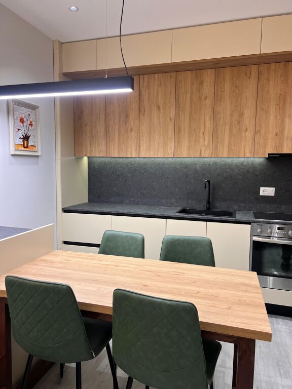 Jepet Me Qera Apartament 2+1+2 Tualete + 1 Post Parkimi + 1 Ballkon
