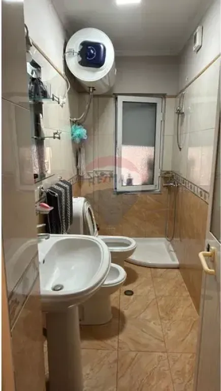 SHITET APARTAMENT 3+1 RRUGA E KAVAJËS