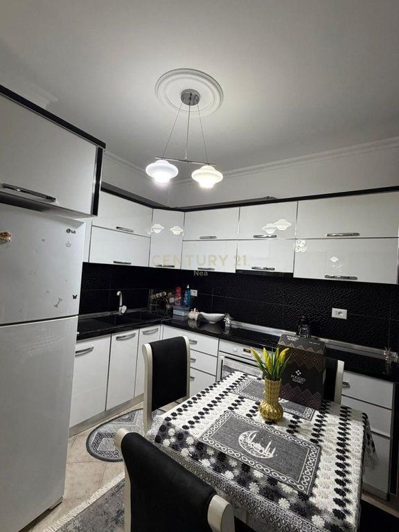 Apartament 1+1 me qira në Yzberisht.
