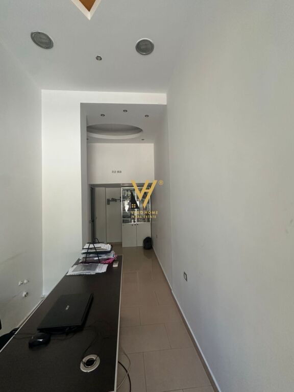 OFFICE 21 M2 FOR RENT ON ISLAM ALLA STREET 45,000 LEKE