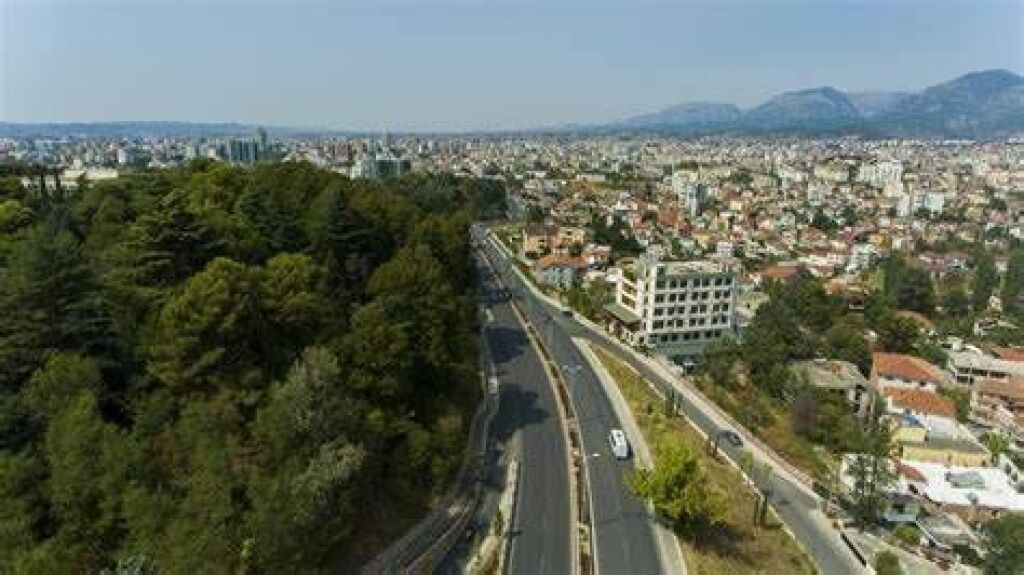 SHITET AMBIENT BIZNESI 1000M2 "RRUGA E ELBASANIT" 1.600.000 EURO