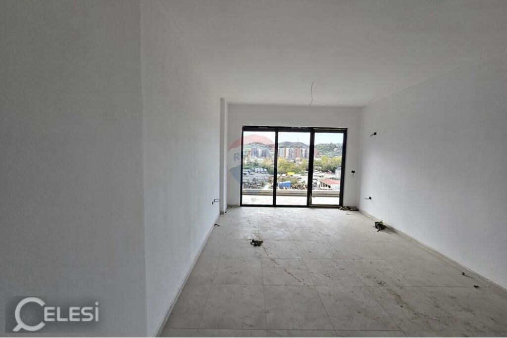 Tirane, locale commerciale in affitto, 70 m² 950 €