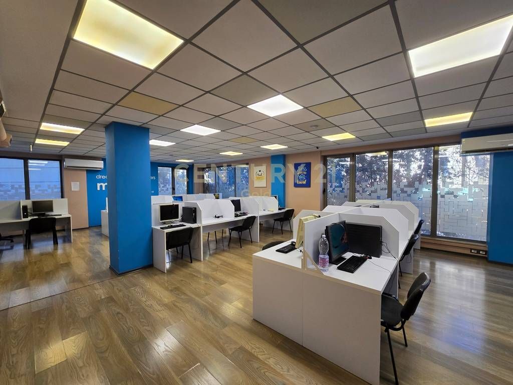 OFFICE SPACE FOR RENT | Entrance Dibra Street