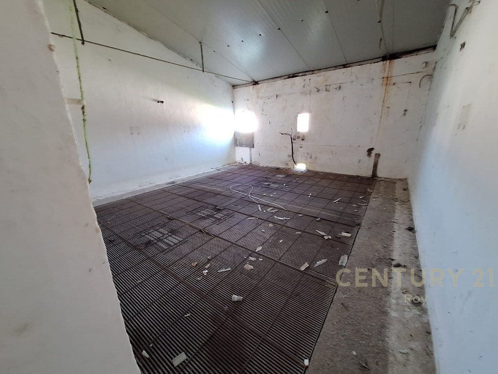 WAREHOUSE FOR SALE IN XHAFZOTAJ, 1384 M2, 3722 M2 LAND