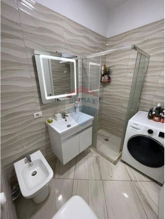 Shitet apartament 2+1 – Zona Farmacia 10