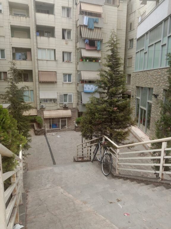 Jepet apartament me qera 1+1