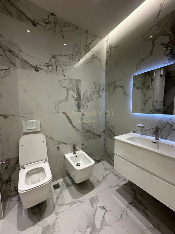 Apartament luksoz 2+1+2 për shitje në zonën e Zogut të Zi, Tiranë.