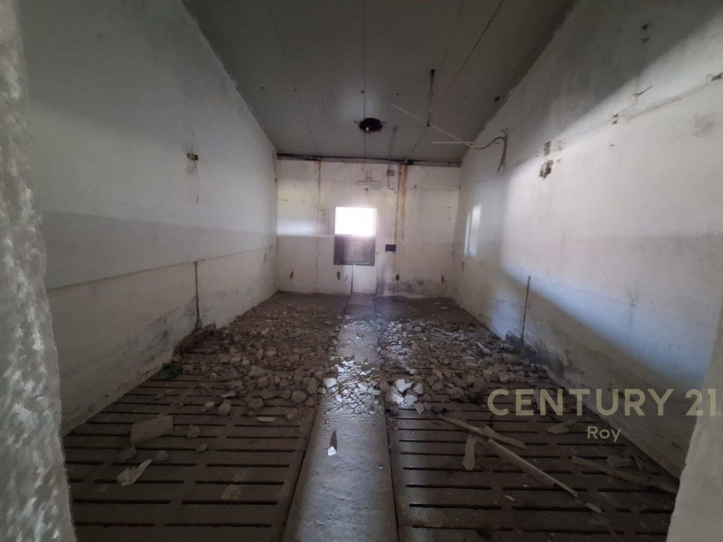 WAREHOUSE FOR SALE IN XHAFZOTAJ, 1384 M2, 3722 M2 LAND
