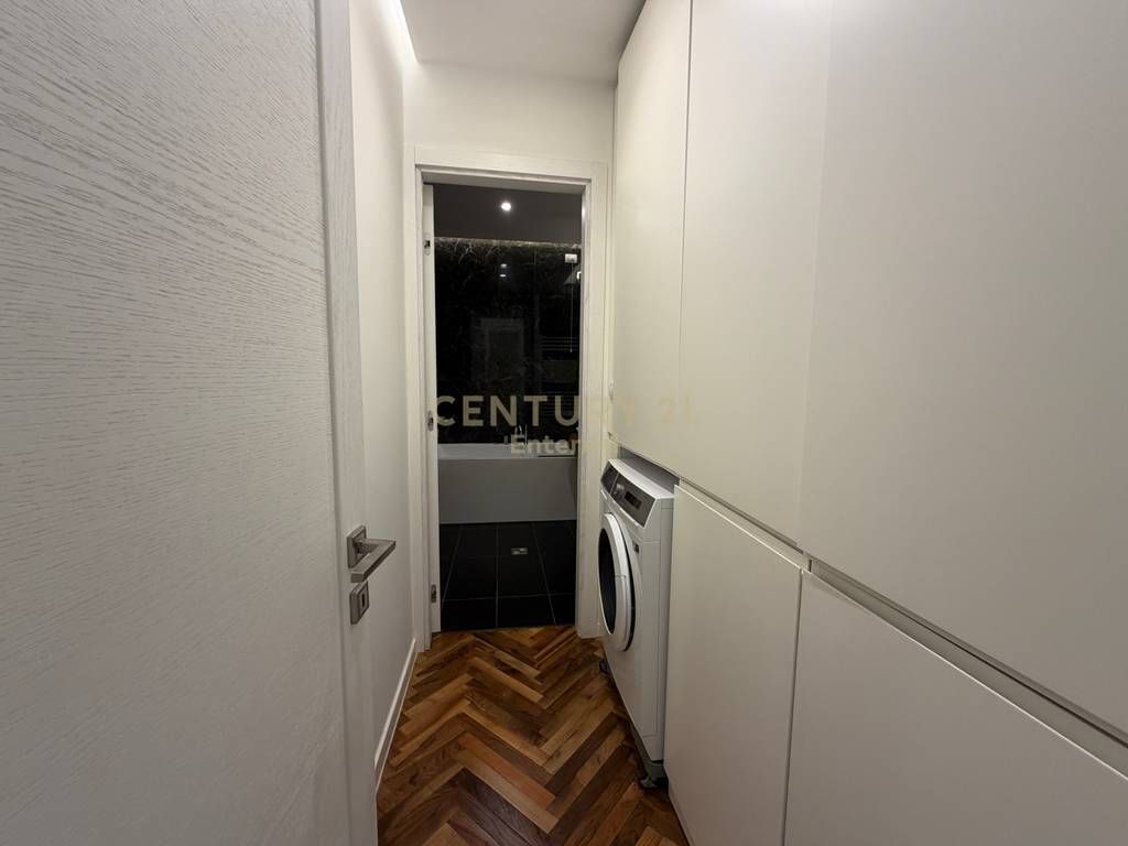 JEPET ME QIRA APARTAMENT 2+1+2 ME POST PARKIMI TEK AMBASADOR 3