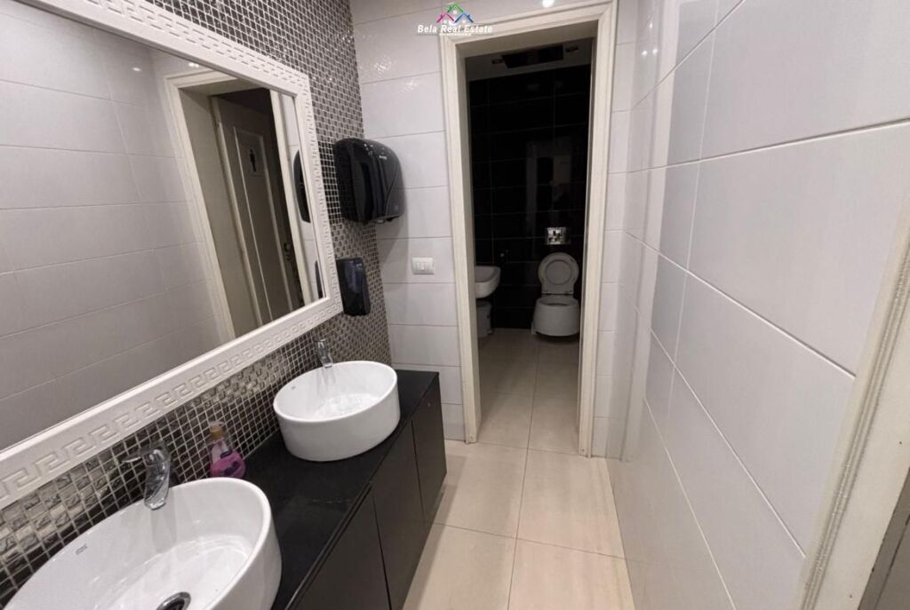 Shitje Biznesi Bar Kafe- Restorant Ne Bllok ( ID BSHB176) Tirane