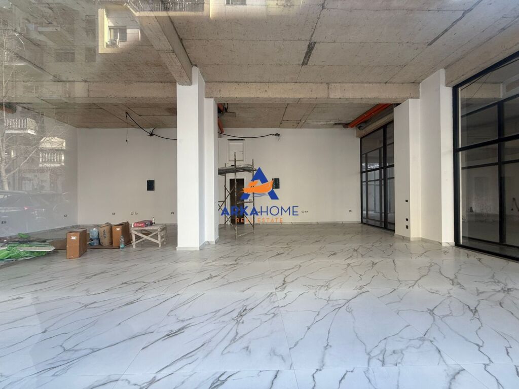 LOCALE COMMERCIALE DI 125M2 IN AFFITTO "EX PARCO" 150.000 LEKE
