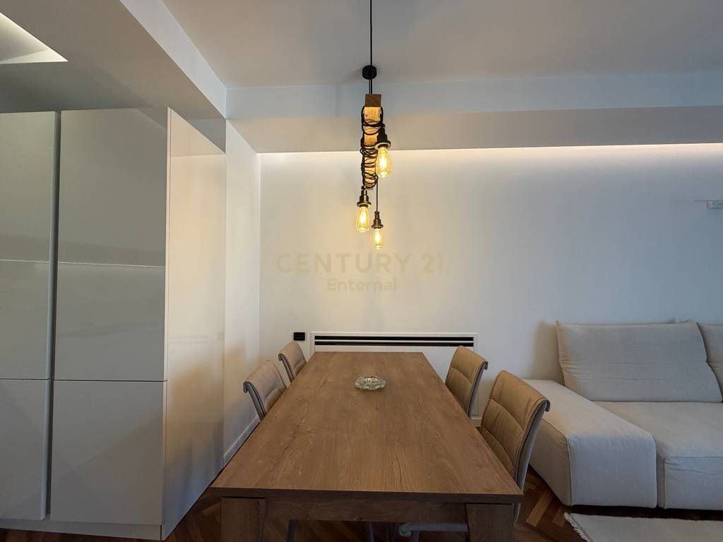 Apartament 2+1+2+ Post Parkimi per Qera te Ambasador 3 2,300 € /Muaj Sip. Totale  120m2