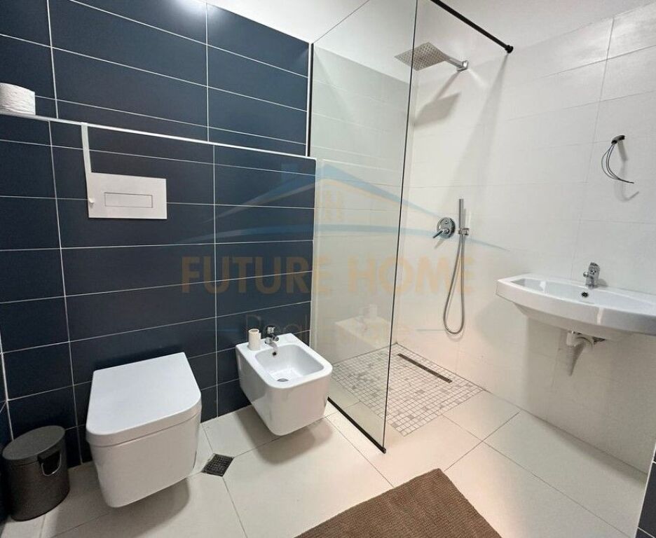 Qira, Apartament 2+1, Blloku, Tiranë