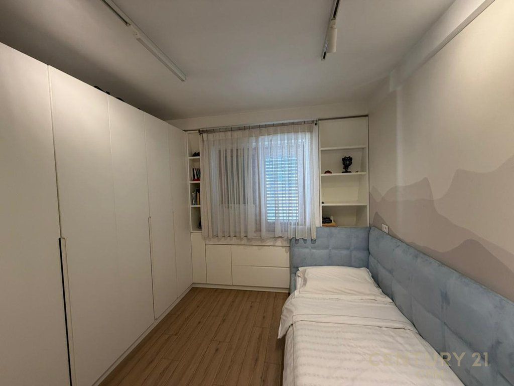 Apartament 2+1 me qira pranë Komunës së Parisit, në Rr. Sulejman Delvina.