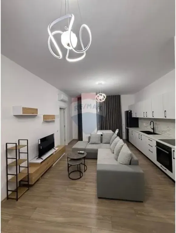 Appartamento 2+1 in vendita a Kamëz con veranda, arredato.