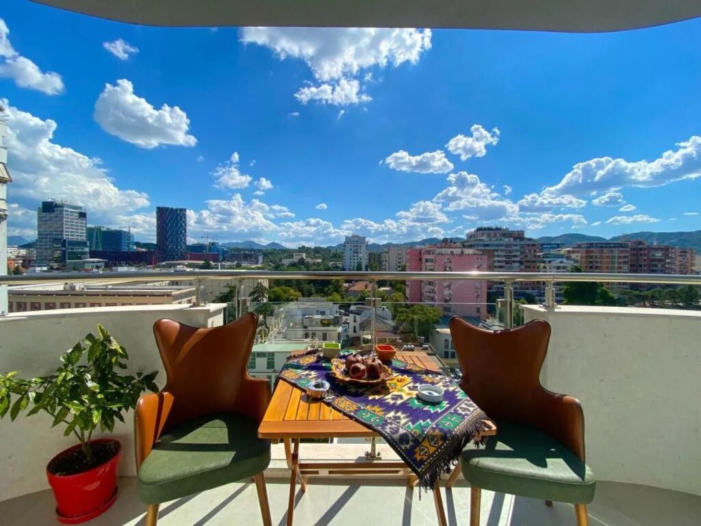 JEPET ME QERA APARTAMENT LLUKSOZ NE BLLOK
