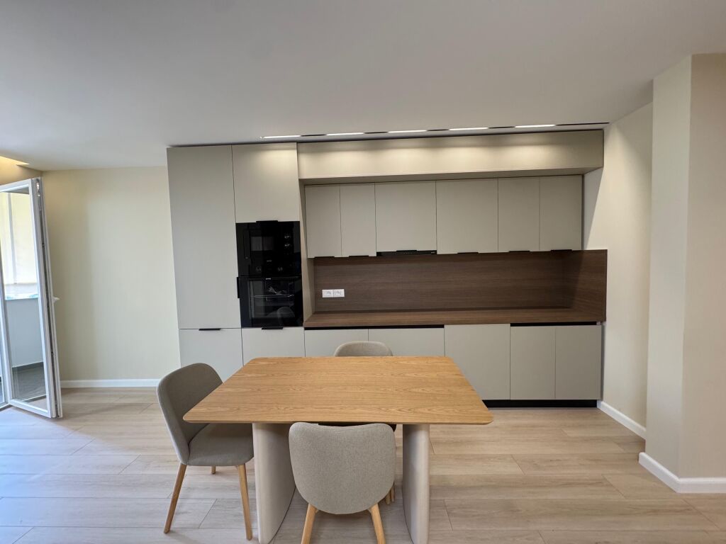Appartamento 1+1 in vendita a Komuna e Parisit