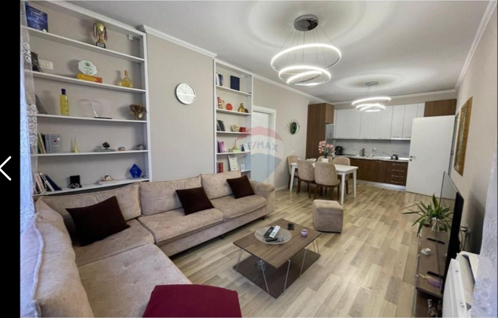 Apartament per shitje 2+1 tek Farmacia 10