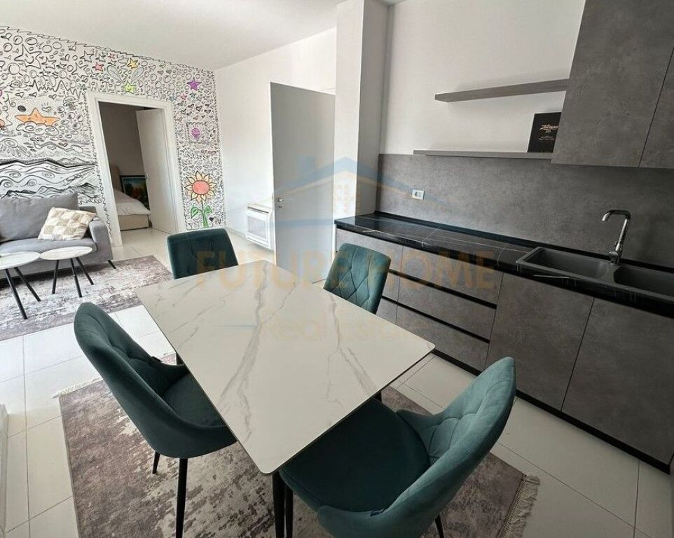 Qira, Apartament 2+1, Blloku, Tiranë