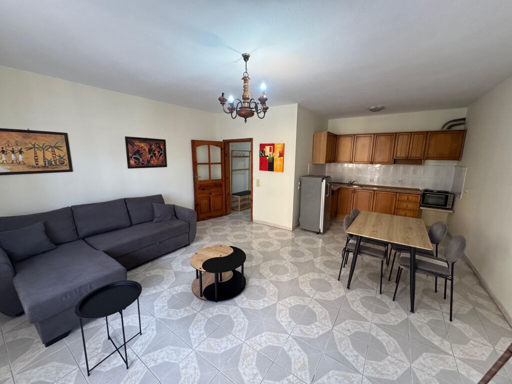 Jepet me qera Apartament 2+1  Adresa : Rruga Bardhyl perball shkolles Cajupi  Kati 3 pa ashnsor  Cmimi 500 mij lek i diskutueshem