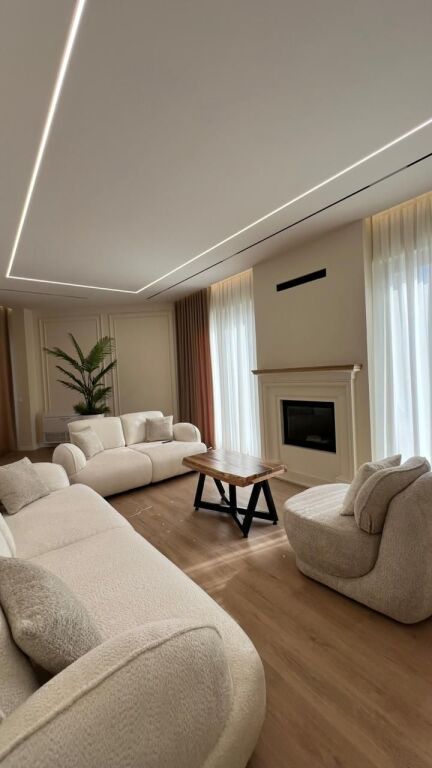 Villa di 3 piani in affitto presso il Lago Secco