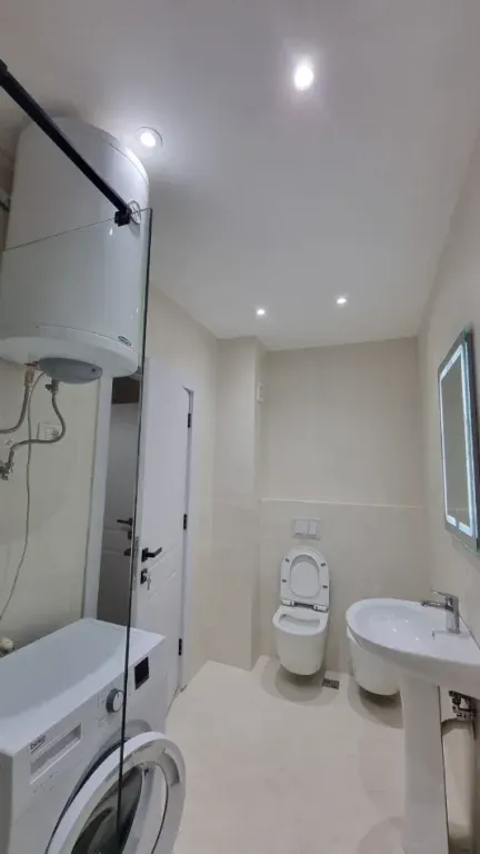 Tirane, jepet me qera apartament 1+1+Ballkon Kati 4, 65 m² 600 € (Prane Vila Gold)