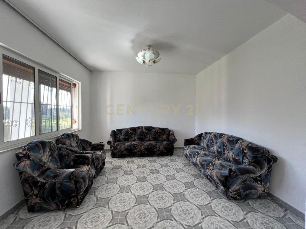 PRIVATE HOUSE FOR SALE NEAR THE CENTER IN SHIJAK !