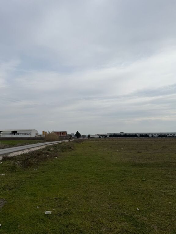 SHITET TOKE NE ZONE INDUSTRIALE AUTOSTRADE, DURRES