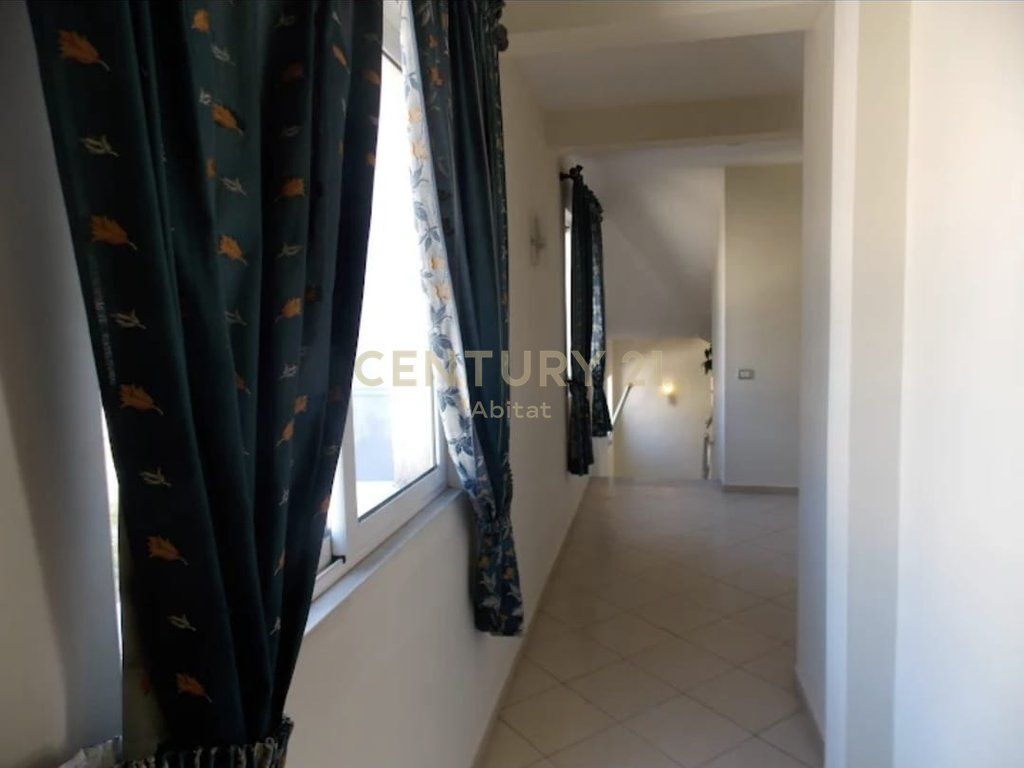 HOTEL IN AFFITTO A SARANDA| 18 CAMERE 6.700 € /Mese Sup. Totale 720m2
