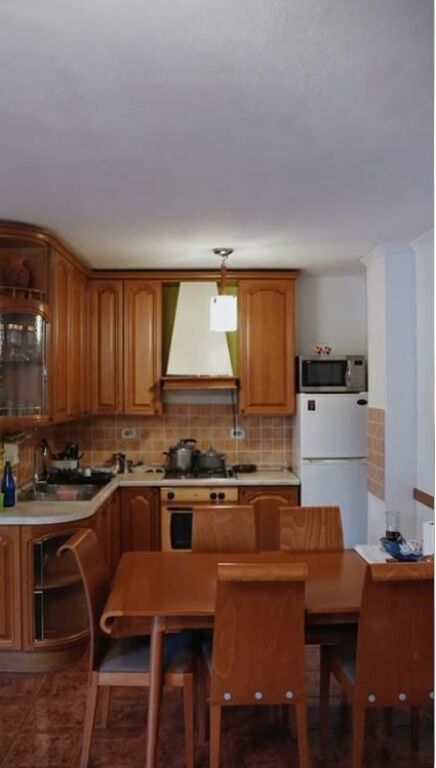 🏢 SHITET APARTAMENT 2+1 TEK ZOGU I ZI, PRANË RING CENTER