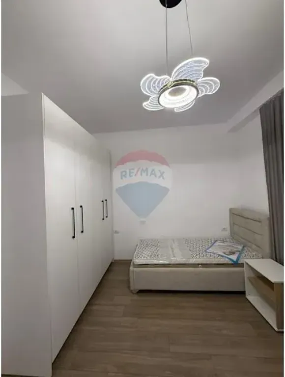 Appartamento 2+1 in vendita a Kamëz con veranda, arredato.