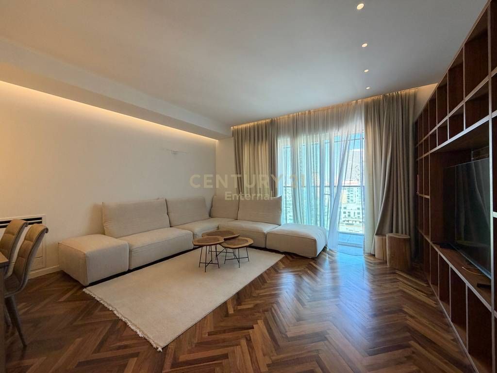 Apartament 2+1+2 me post parkimi me qira te Ambasador 3.