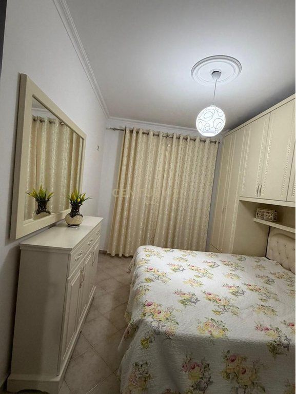 Apartament 1+1 me qira në Yzberisht.