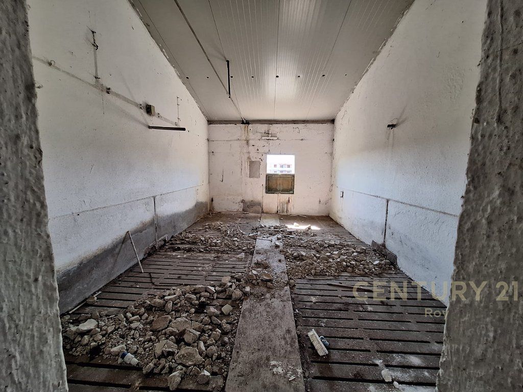 WAREHOUSE FOR SALE IN XHAFZOTAJ, 1384 M2, 3722 M2 LAND