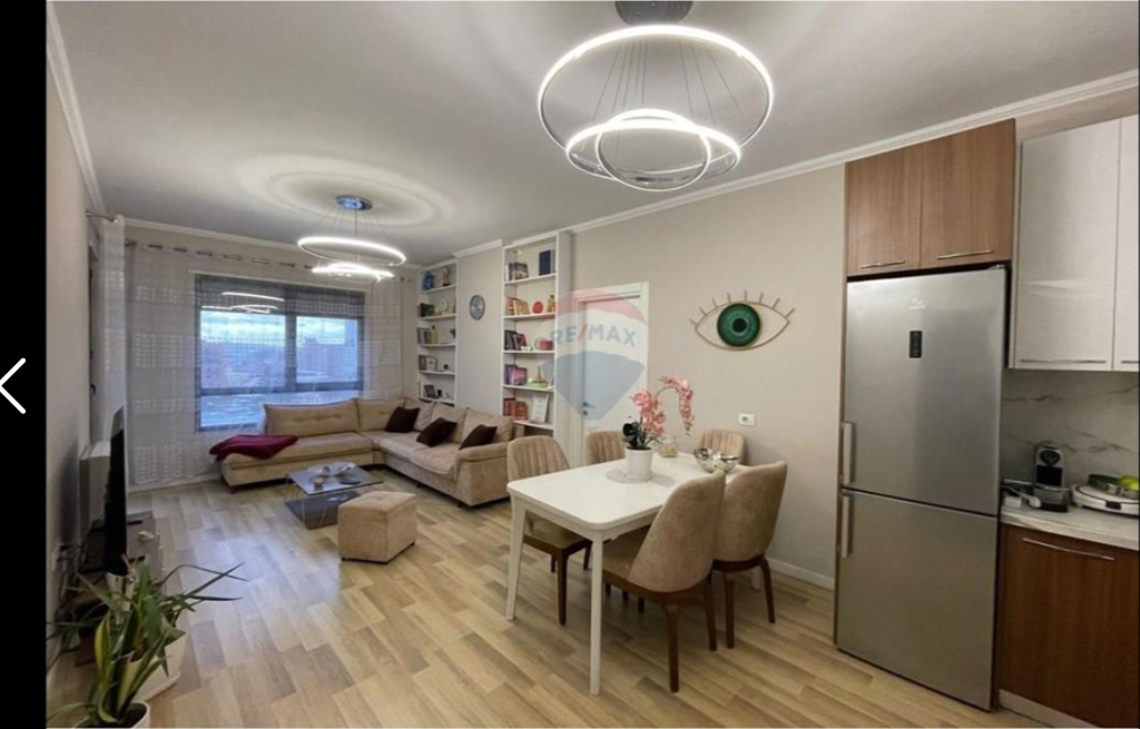 Apartament per shitje 2+1 tek Farmacia 10