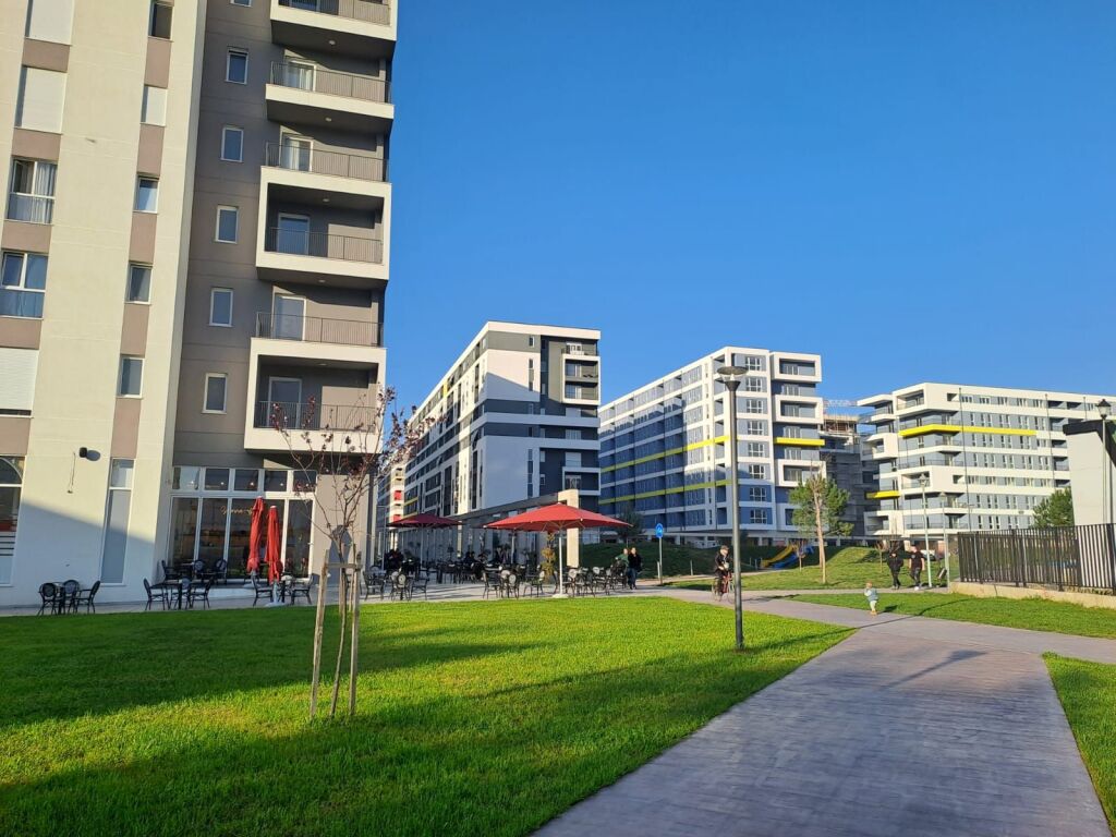 🏢 NJËSI SHËRBIMI NË SHITJE – UNIVERS CITY