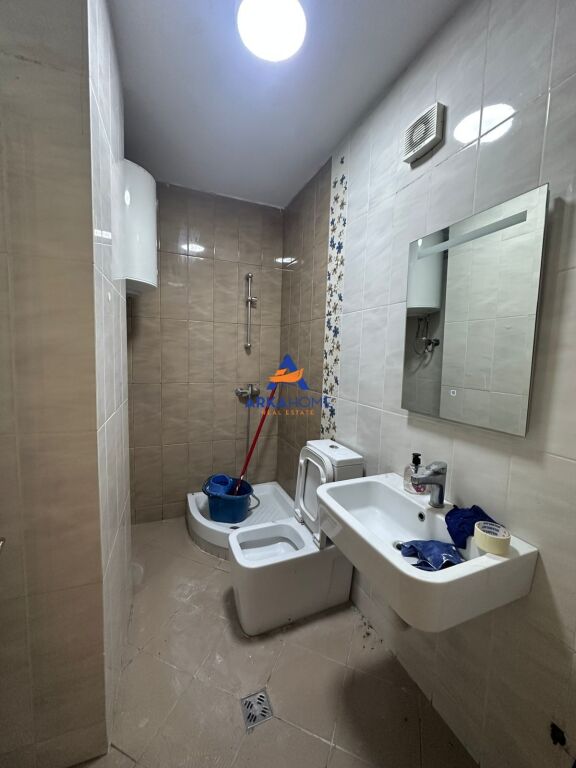 APPARTAMENTO IN AFFITTO PER UFFICI 125M2 "KOMPLEKSI KONTAKT, ISH PARKU" 650 EURO