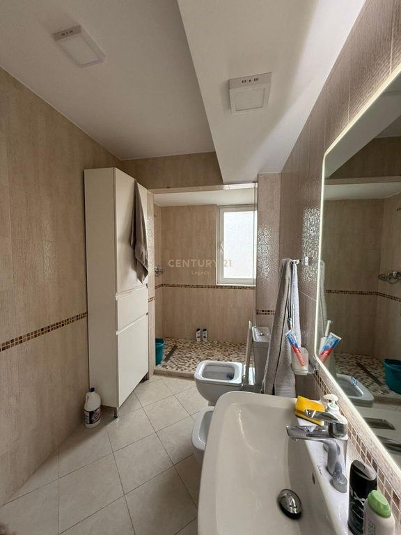 Shitet apartament 1+1 në zonën e Oxhakut.