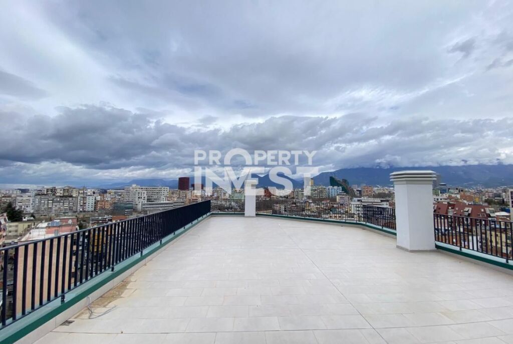 Shitet super apartament 3+1 tek Komuna e Parisit