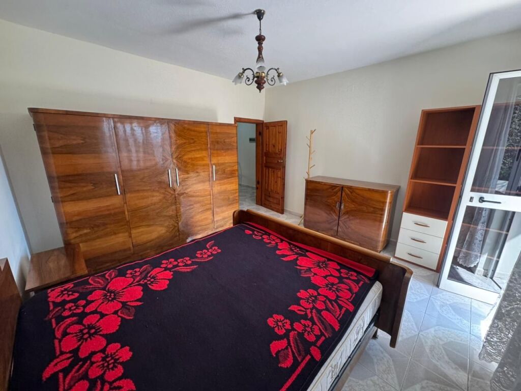 🏠 Jepet me qera apartament 2+1  📍 Adresa: Rruga Bardhyl💰 Çmimi: 50,000 Lek / muaj (i diskutueshëm)