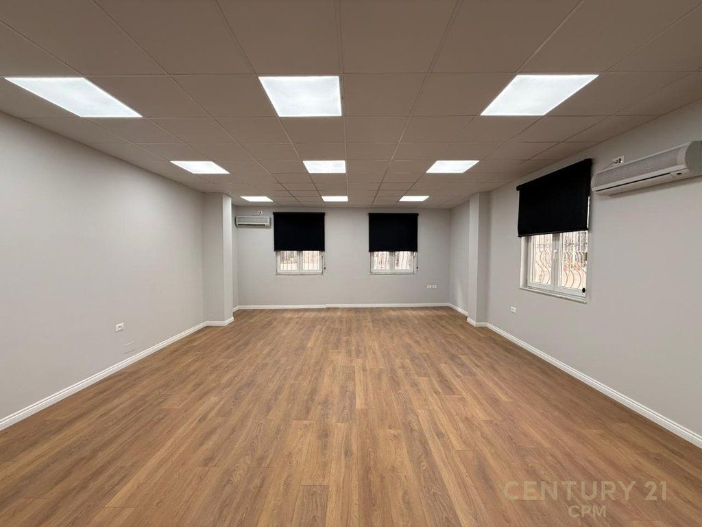 Office space for rent in the center, opposite Toptani Center.