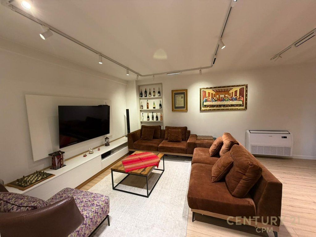 Apartament 2+1 me qira pranë Komunës së Parisit, në Rr. Sulejman Delvina.