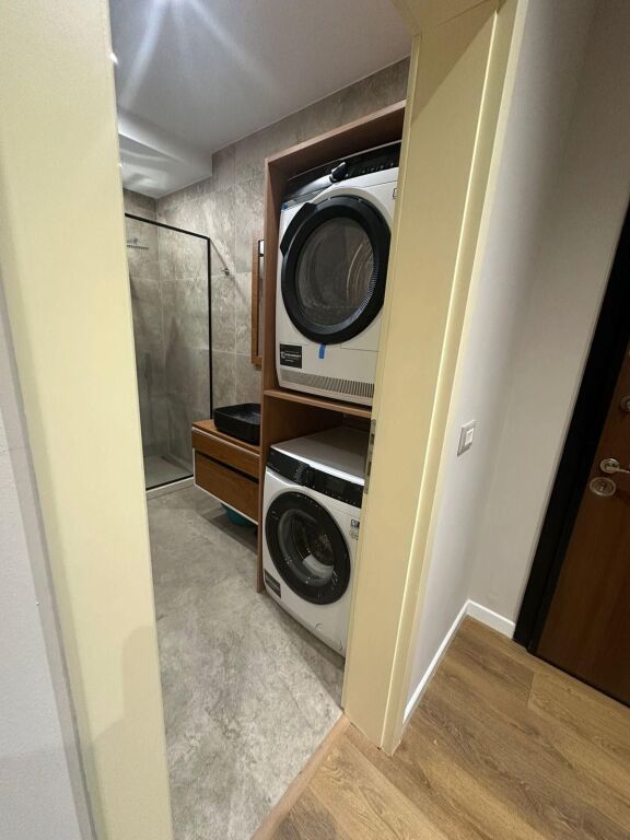 Apartament 1+1 ne shitje, Liqeni i Thate prane Radisson